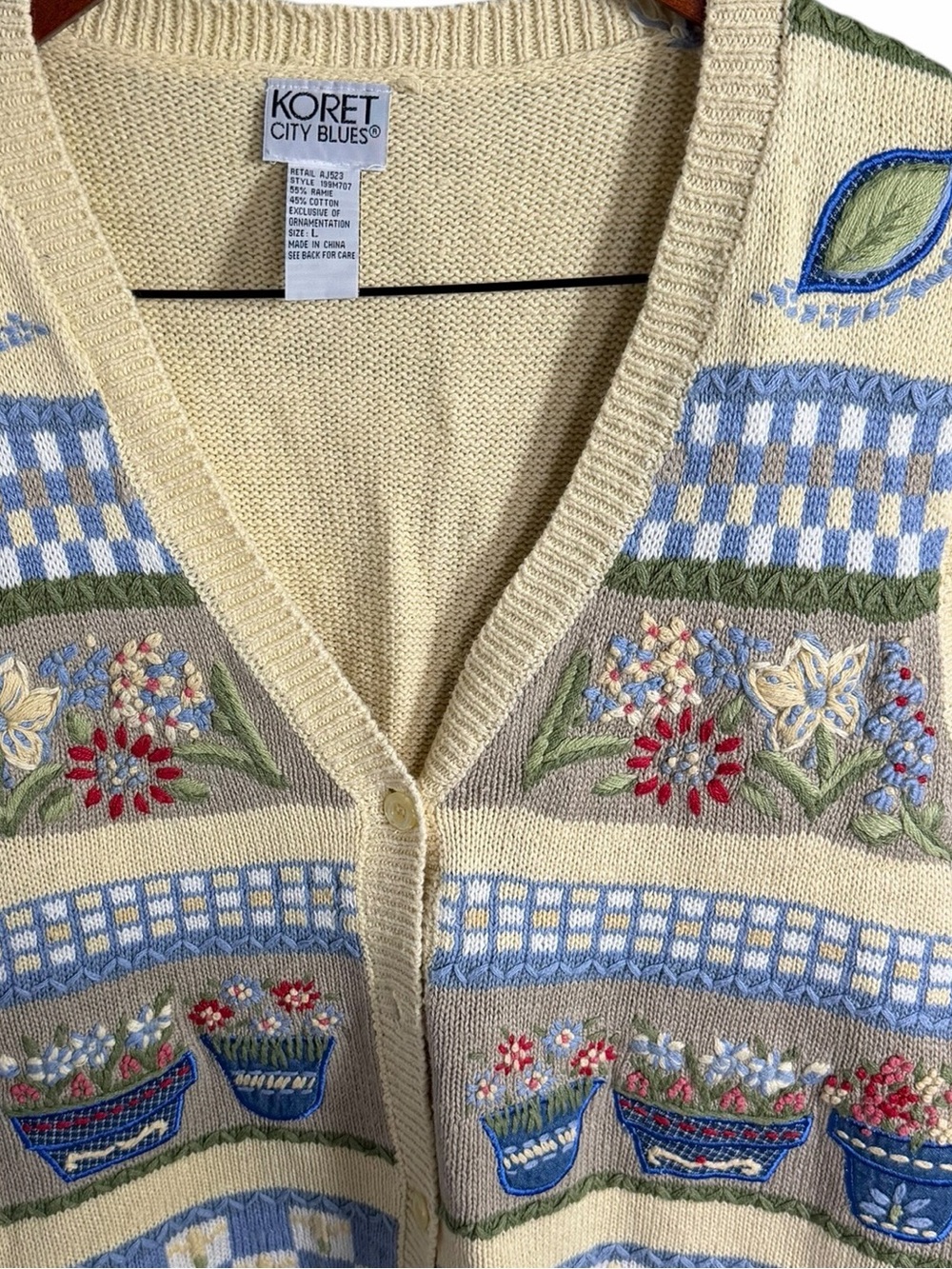 Koret Cream & Blue Embroidered Knit Cottage Patterned V-Neck Sweater Vest - Picture 2 of 7